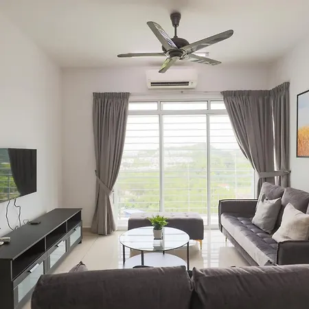 Cozy 3-Bedroom Condo With Pool - Seri Kembangan Exterior photo