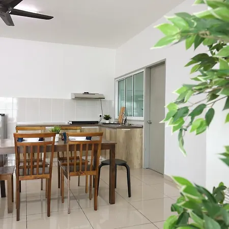 Cozy 3-Bedroom Condo With Pool - Seri Kembangan Exterior photo
