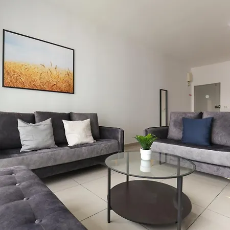Cozy 3-Bedroom Condo With Pool - Seri Kembangan Exterior photo