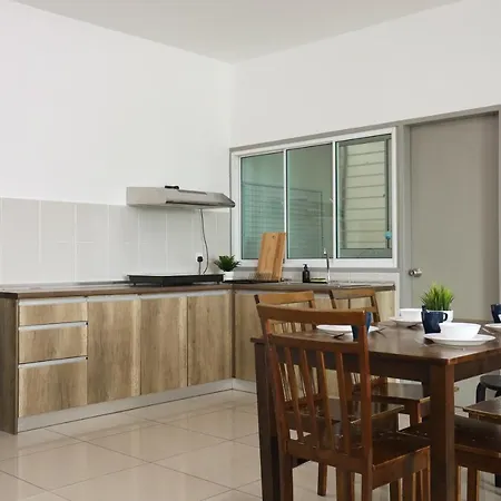 Cozy 3-Bedroom Condo With Pool - Seri Kembangan Exterior photo